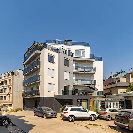 Blue Bottle - 1bd Near Mall By Flat Manаger شقة