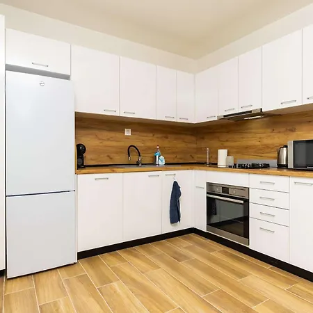 Blue Bottle - 1bd Near Mall By Flat Manаger شقة بلوفديف